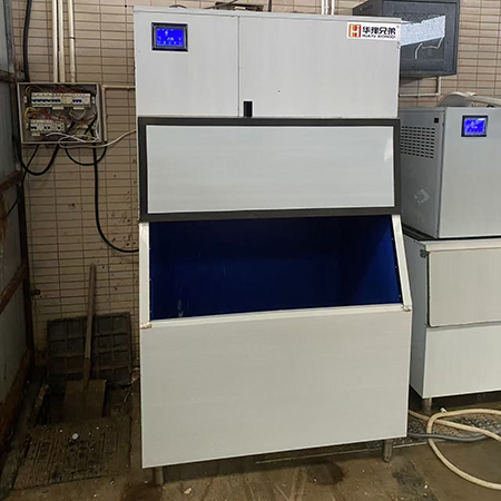 1吨和300公斤纯雪花制冰机交付福建某海鲜姿造店